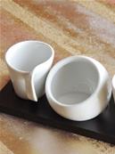 2 tasses avec sucrier porcelaine sur plateau bois